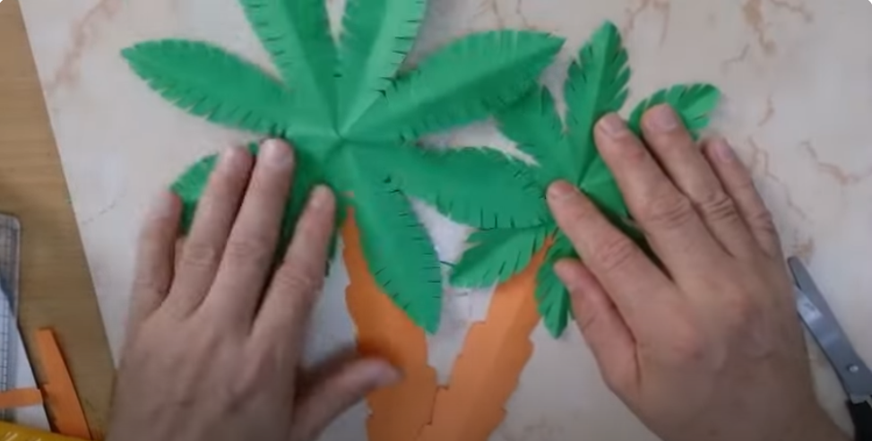 كيف تصنع نخيل بالورق بطريقة سهله جدا How to make paper palm in a very easy way
