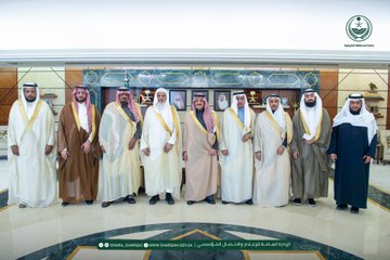 استقبل أمير المنطقة الشرقية في مكتب سموه بديوان الإمارة رئيس مجلس إدارة الجمعية الخيرية لتيسير الزواج ورعاية الأسرة بمحافظة الأحساء