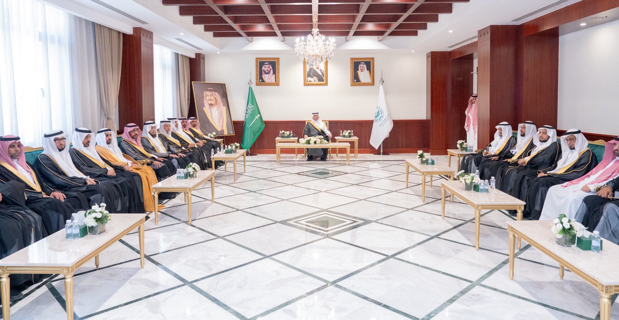 كرّم صاحب السمو الملكي الأمير #سعود_بن_طلال بن بدر محافظ #الأحساء ، بمقر المحافظة، اليوم جمعية التنمية الأسرية بالأحساء 